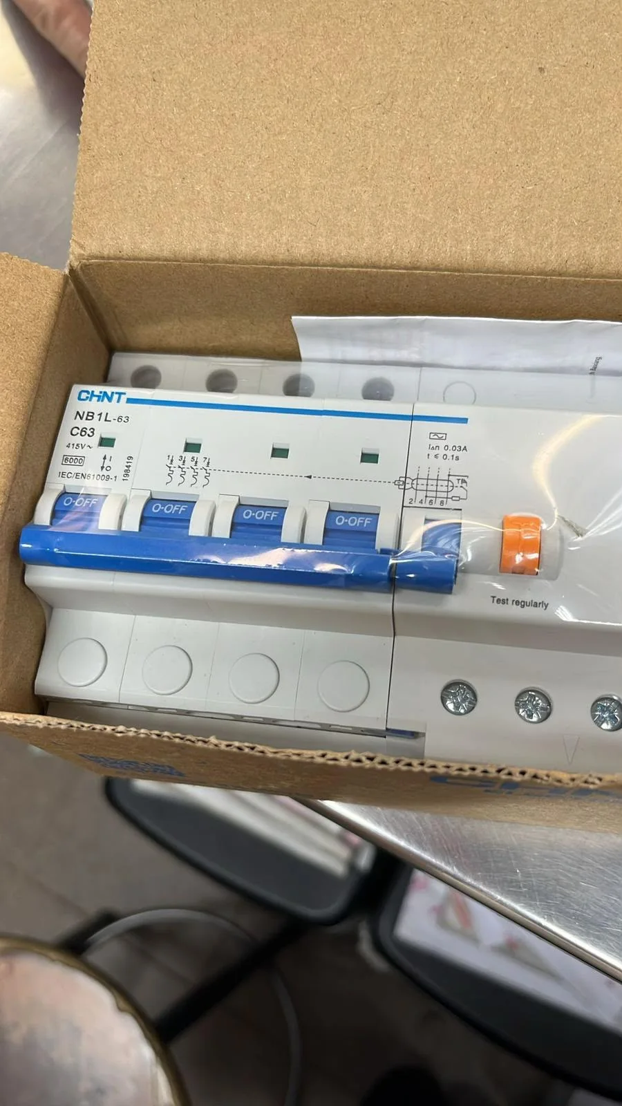 更換用四極漏電保護總掣實拍